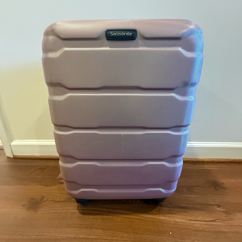 Samsonite spinner Omni Hardshell 20” pink Carry-on good condition